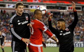 DC United defenders Bobby Boswell (L) and Sean Franklin double team New England Revolution forward Teal Bunbury.