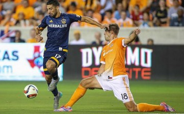 Houston Dynamo defender David Horst (R)