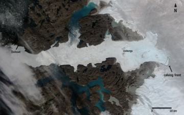 This optical image of Jakobshavn glacier in western Greenland, acquired by Sentinel-2A on 16 August 2015, offers a valuable perspective of the scale of the calving event that took place between 14 and 16 August. The contour indicates the area of ice lost 