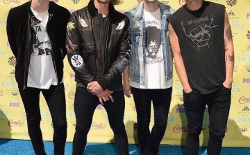 5 Seconds of Summer attended the Teen's Choice Awards 2015.