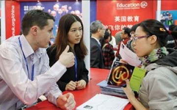 A Chinese student inquiring about visa to study in Britain.