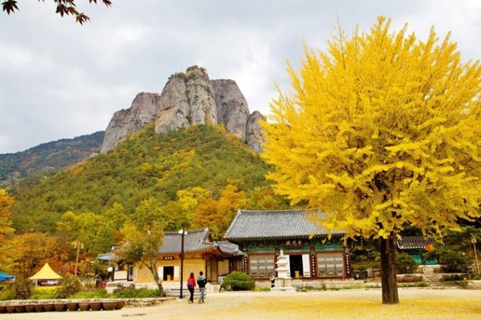 The Juwangsan National Park is characterized by rocky peaks, deep valleys and elegant waterfalls. 