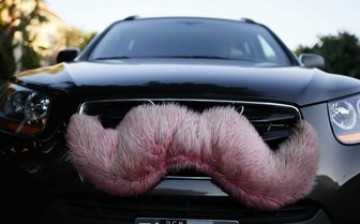 Didi Kuaidi joined Alibaba and Tencent in a funding round aimed at supporting U.S. ride-sharing firm Lyft Inc., Uber's rival.