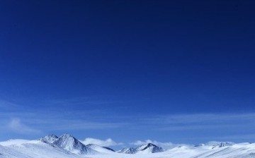 The snow-covered Bayan Har Mountains in Chindu County of Yushu Tibetan Autonomous Prefecture, northwest China's Qinghai Province.