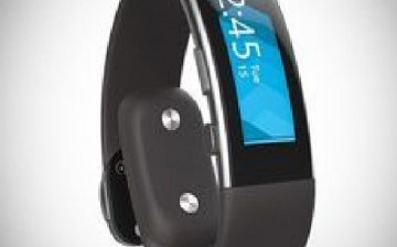 The leaked photo of the alleged Microsoft Band 2 with curved display.