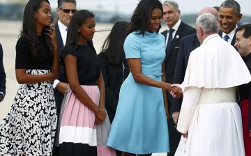 Michelle Obama, along with daughters Sasha and Malia Obama greeted Pope Francis on his arrival in U.S.