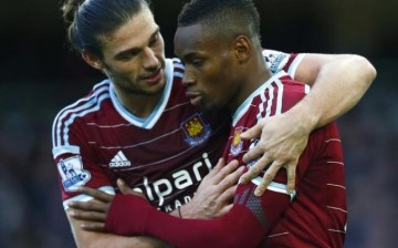 West Ham's Andy Carroll (L) and Diafra Sakho.