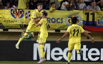 Villarreal striker Léo Baptistão (L) celebrates his goal with teammates.