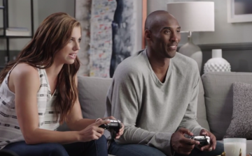  U.S. women's national soccer team player Alex Morgan and Los Angeles Lakers star Kobe Bryant play 