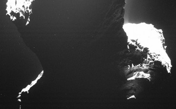 Image of the southern polar regions of Comet 67P/C-G taken with Rosetta's OSIRIS imaging system on 29 September 2014, when they were still experiencing the long southern winter. 