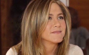 Hollywood actress Jennifer Aniston appears in the latest advert of Emirates, showing how it is to fly in the lap of luxury.