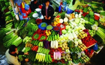 Consumers can soon buy fresh produce such as vegetables from online food retailers like Womai.