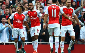 Alexis Sánchez (L) of Arsenal celebrates scoring their third goal with teammates versus Manchester United.