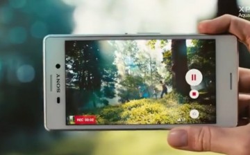 A user tests the camera functionality of a Sony Xperia device.