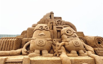 A sand sculpture featuring minions is on display at a beach park in Changde City, Hunan Province, Oct 10, 2015. 