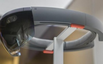 Asus HoloLens will run under Windows Holographic.