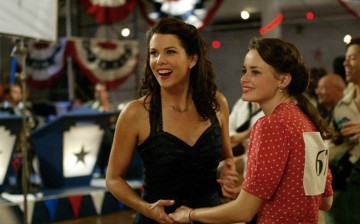 Recently, rumors have been in the air that “Gilmore Girls” will be back on television under Warner Bros. production. 