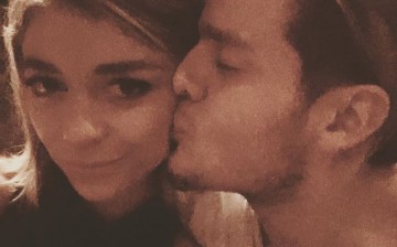 Sarah Hyland and Dominic Sherwood