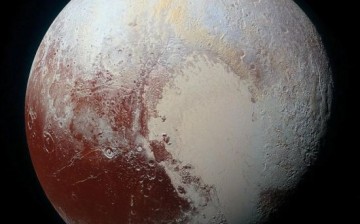 NASA releases Pluto's blue skies and red water ice in new photos, Oct.8, 2015. 