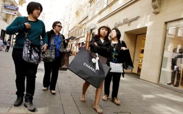 Wealthy Chinese remain the top buyers of luxury products, traveling in cities around the world to search for favorite items.