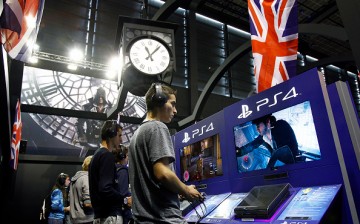  Gamers play the video game 'Assassin's Creed Syndicate' developed by Ubisoft on PlayStation games consoles PS4 at Paris Games Week, a trade fair for video games on October 29, 2015 in Paris, France. 