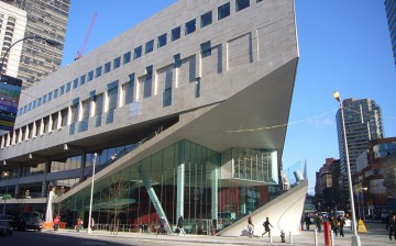 The Juilliard School in New York is set to open a branch in Tianjin, China, its first overseas campus.