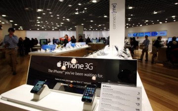 Apples iPhone Arrives In Australia