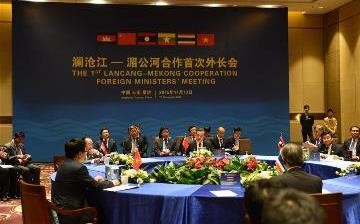 Foreign Minister Wang Yi presides over the meeting with foreign ministers from the Mekong countries during the first LMC meeting.