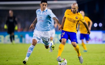 Celta Vigo's Pablo Hernandez (L) competes for the ball against Barcelona's Javier Mascherano.