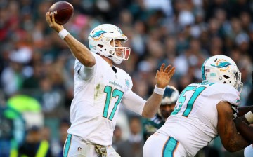 Miami Dolphins quarterback Ryan Tannehill (#17).