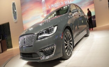 The 2017 Lincoln MKZ was unveiled at the Los Angeles Auto Show.
