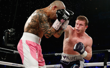 Canelo Alvarez defeats Miguel Cotto in Las Vegas