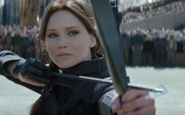 Katniss Everdeen aims her arrow at President Snow in Francis Lawrence's 