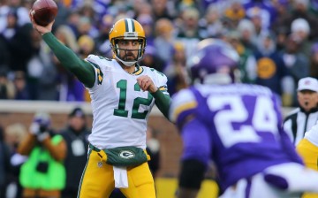 Green Bay Packers quarterback Aaron Rodgers (#12).