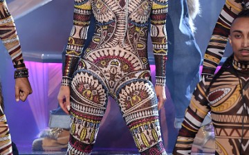 Jennifer Lopez performs at the 2015 American Music Awards.