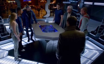 “Legends of Tomorrow” follows eight heroes set to stop Vandal Savage from conquering the planet.