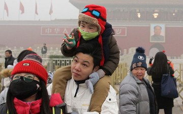 Parents have gotten used to letting their children out despite Beijing's heavy pollution.