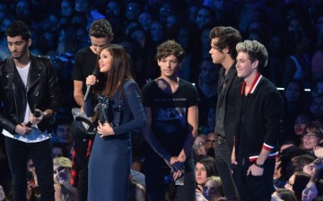 One Direction with Zayn Malik and Selena Gomez at 2013 MTV Video Music Awards