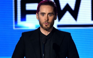 Jared Leto gives a speech during the 2015 American Music Awards Show.