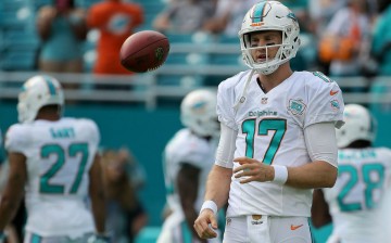 Miami Dolphins quarterback Ryan Tannehill (#17).