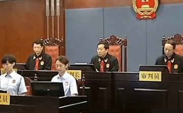 The Supreme People's Court plans to provide legal services in English to help foreign litigants in their cases. 