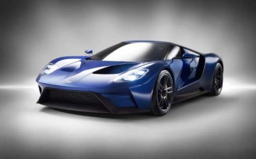 Ford has teamed up with Corning when needed to produce a lighter vehicle by developing a hybrid window for the rear engine cover and the windshield of the 2017 Ford GT