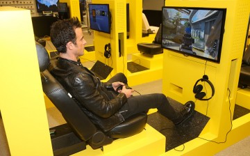 Justin Theroux Plays Call Of Duty: Black Ops 3 At Treyarch Studios In Santa Monica