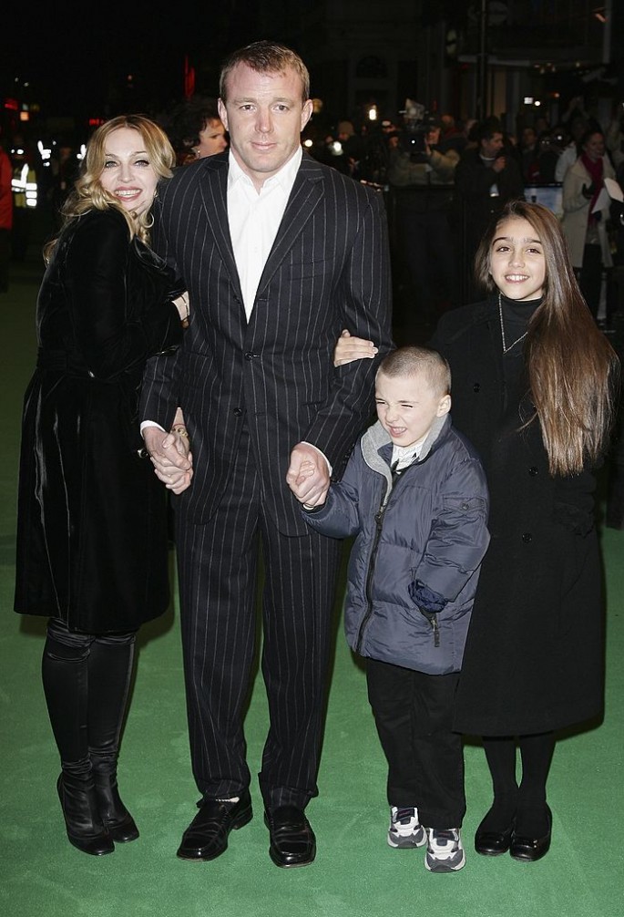 LONDON - JANUARY 25: Singer Madonna arrives with her husband Guy Ritchie and children Rocco and Lourdes at the UK Premiere of 'Arthur And The Invisibles' at the Vue West End Cinema, Leicester Square on January 25, 2007 in London, England. (Photo by Gareth Cattermole/Getty Images)