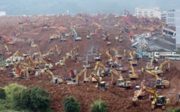 Rescue workers dig through debris to look for survivors at the Shenzhen landslide accident site.