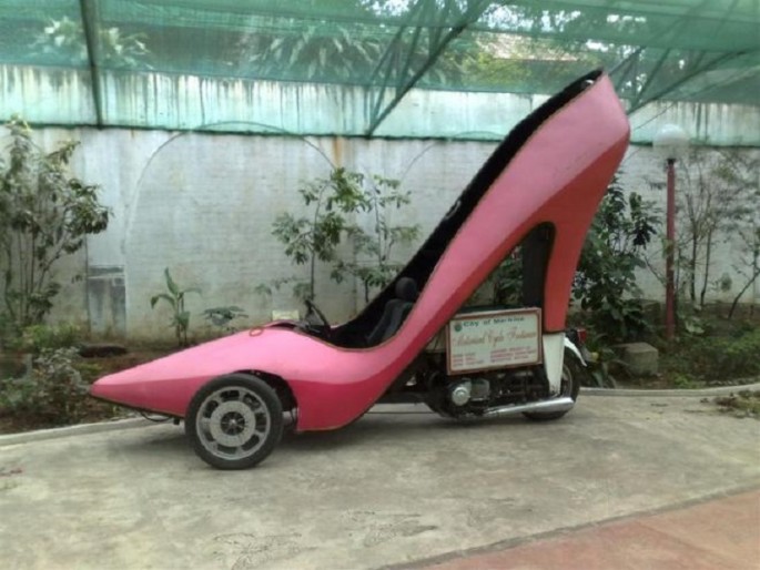 Marikina has a giant pink shoe made by the family of the city’s former mayor, Bayani Fernando