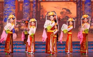 Shen Yun maintains its tradition of entertaining audiences with Chinese dance and music around the globe. 