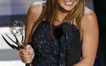 Mariska Hargitay holds her award for outstanding actress in a drama series for ''Law and Order : SVU'' at the 58th annual Primetime Emmy Awards at the Shrine Auditorium in Los Angeles, August 27, 2006. 