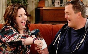 Melissa McCarthy (Molly Flynn) and Billy Gardell (Mike Biggs) from 
