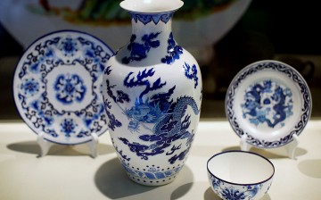 The collection contains about 100 ceramics as well as other works of art from multiple Chinese dynasties.